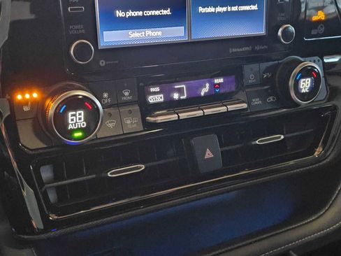 Used 2021 Toyota Highlander XSE image 31