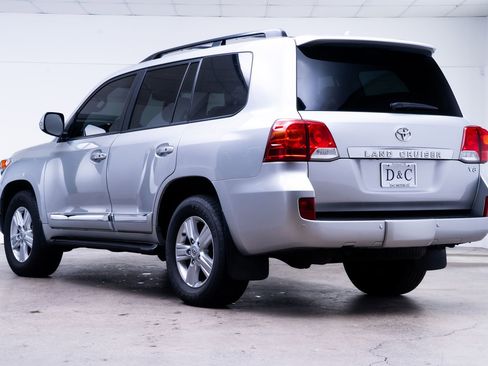 Used 2015 Toyota Land Cruiser AWD/4WD image 4