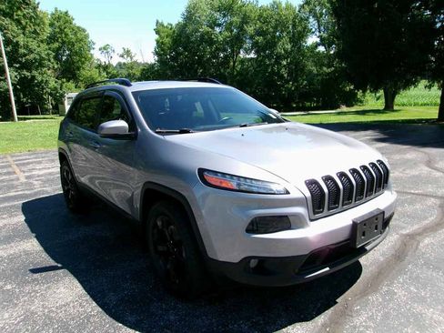 Used 2017 Jeep Cherokee High Altitude AWD/4WD image 2