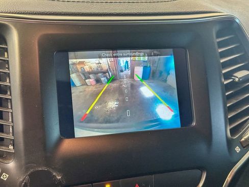 Used 2019 Jeep Cherokee Latitude Plus w/ Comfort/Convenience Group AWD/4WD image 13