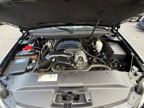 Used 2011 Cadillac Escalade Premium RWD image 47