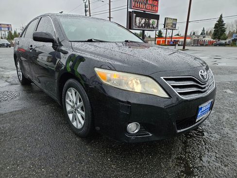 Used 2011 Toyota Camry XLE w/ XLE Extra-Value Pkg #2 image 6