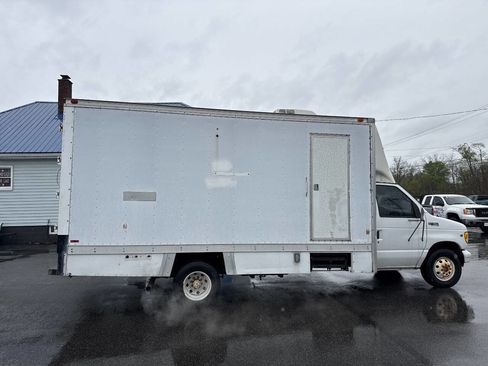 Used 2002 Ford E-450 and Econoline 450 RWD image 7