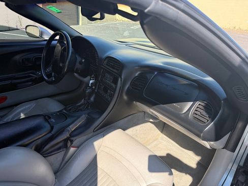 Used 2003 Chevrolet Corvette Coupe w/ Preferred Equipment Group RWD image 15
