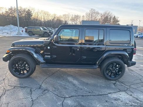 Used 2023 Jeep Wrangler Unlimited Sahara w/ Cold Weather Group image 6