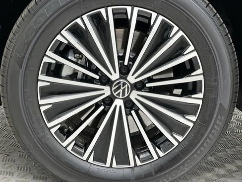 Certified 2025 Volkswagen Tiguan S AWD/4WD image 10