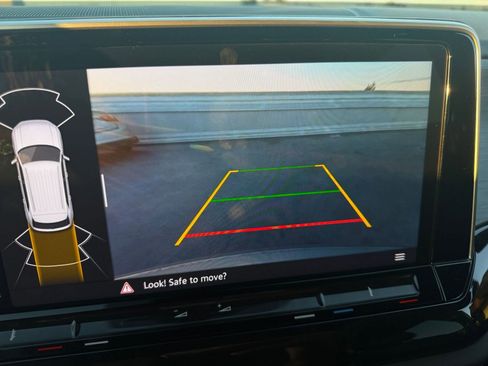 Used 2025 Volkswagen Atlas Cross Sport SE image 16