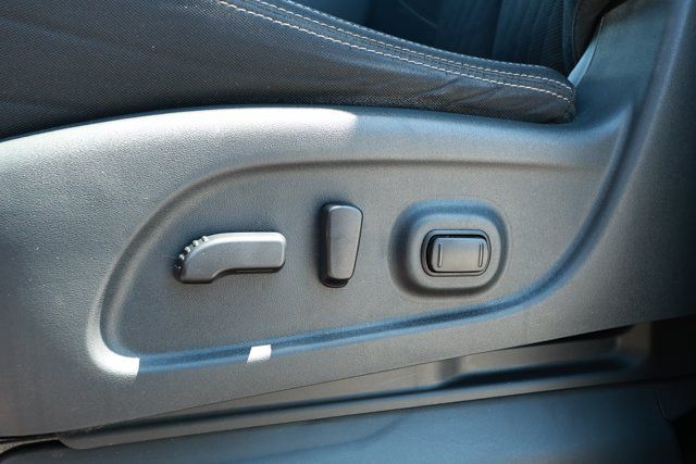 Used 2018 Nissan Titan SV w/ SV Convenience Package AWD/4WD image 24