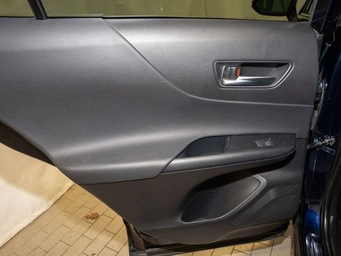 Used 2021 Toyota Venza LE image 9