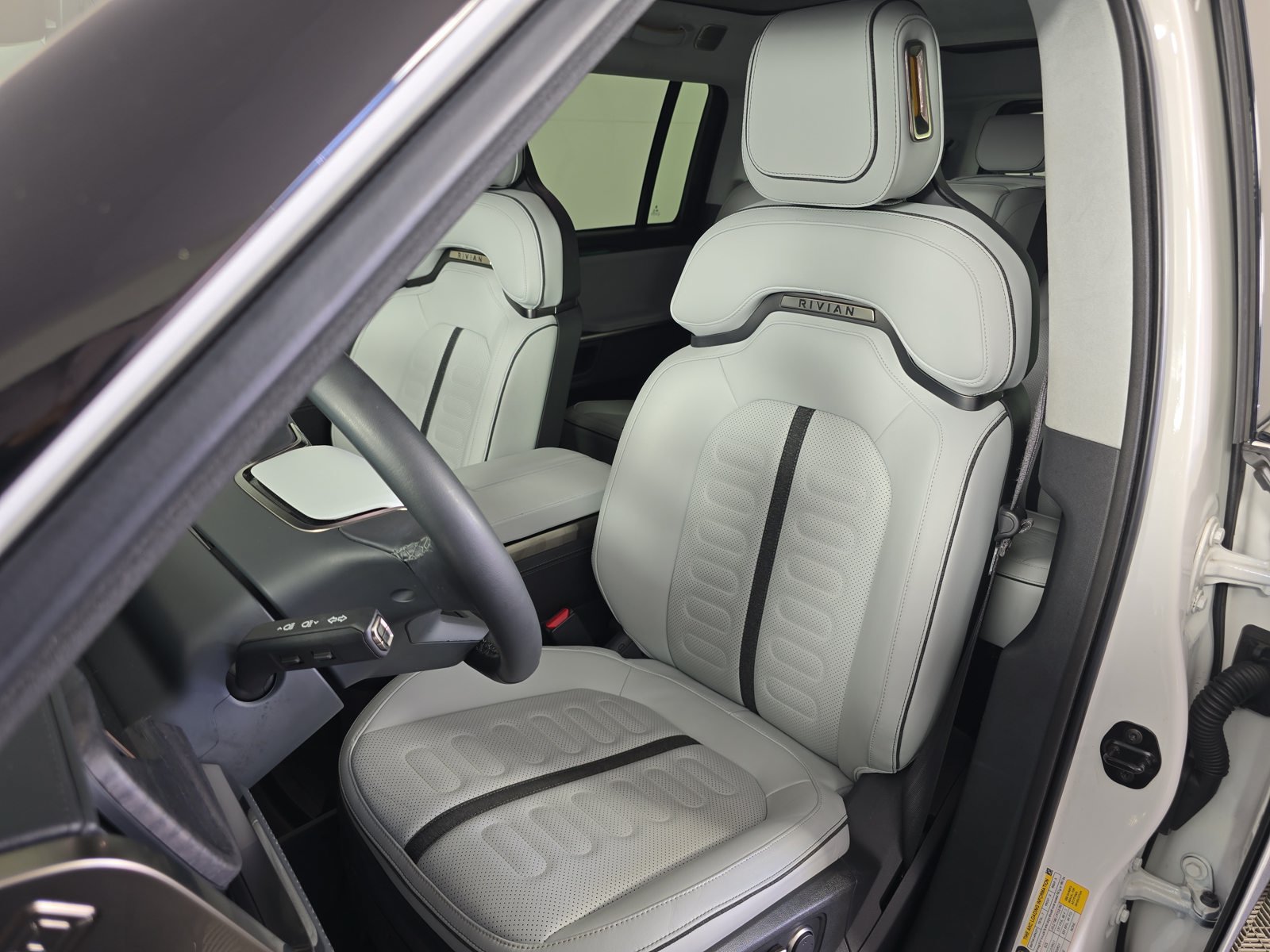 Used 2024 Rivian R1S Adventure Quad AWD/4WD image 20