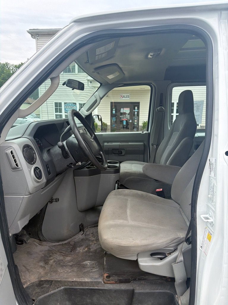 Used 2014 Ford E-350 and Econoline 350 Super Duty RWD image 9