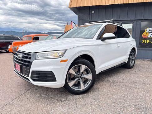 Used 2020 Audi Q5 2.0T Premium w/ Titanium Sport Package AWD/4WD image 2