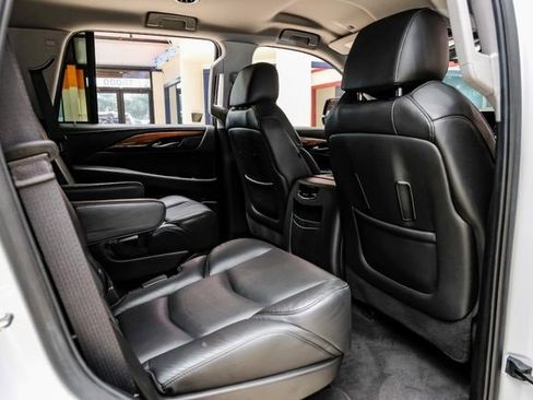 Used 2020 Cadillac Escalade Base image 34