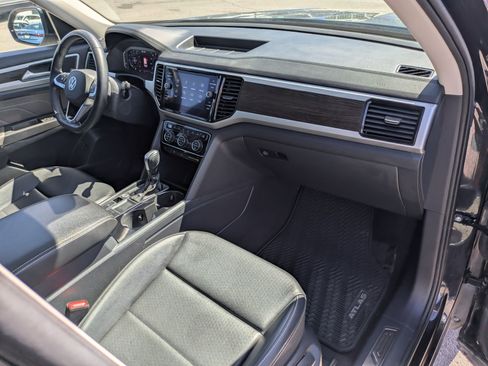 Used 2022 Volkswagen Atlas SE w/ Panoramic Sunroof Package FWD image 36