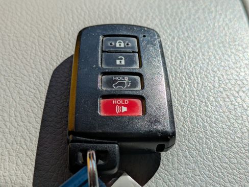 Used 2017 Toyota Highlander Limited Platinum image 36