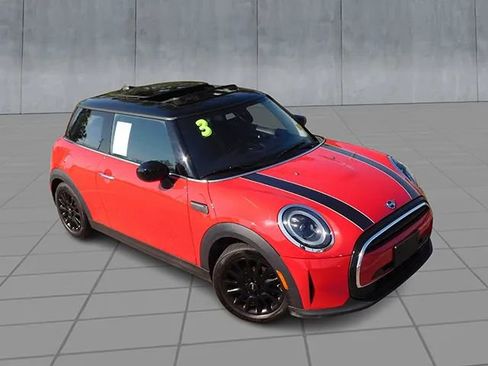Used 2023 MINI Cooper 2-Door Hardtop image 2