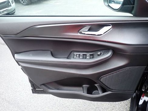 New 2025 Jeep Grand Cherokee Laredo X w/ Luxury Tech Group I image 15