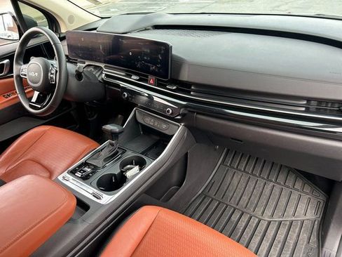 Used 2025 Kia Carnival SX Prestige image 38