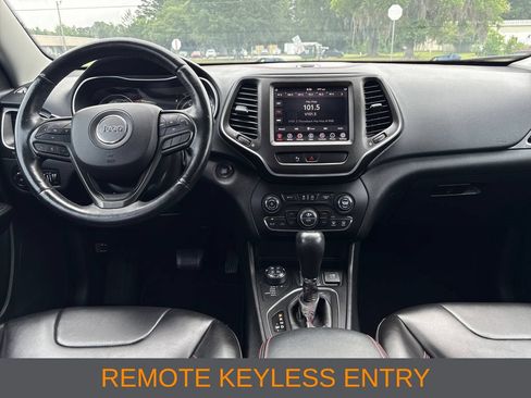 Used 2019 Jeep Cherokee Trailhawk w/ Cold Weather Group AWD/4WD image 5