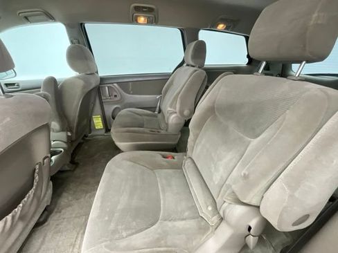 Used 2005 Toyota Sienna LE w/ LE Pkg 4 AWD/4WD image 6