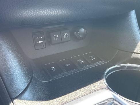 Used 2019 Toyota Highlander SE AWD/4WD image 27