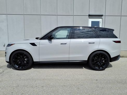 Used 2026 Land Rover Range Rover Sport SE AWD/4WD image 3
