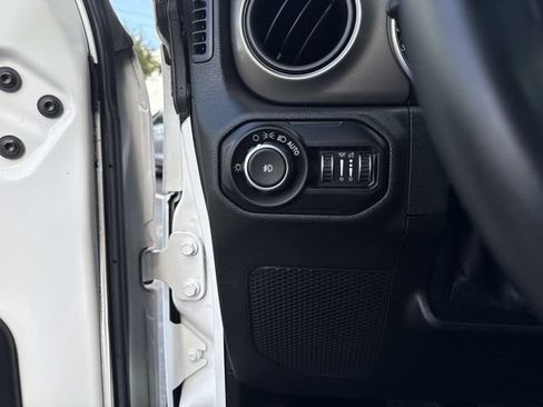 Used 2018 Jeep Wrangler Unlimited Sport S AWD/4WD image 32