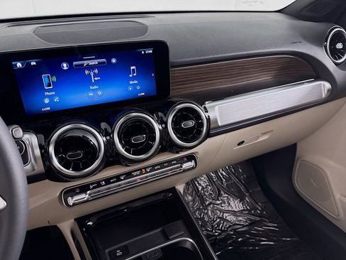 New 2026 Mercedes-Benz GLB 250 image 19