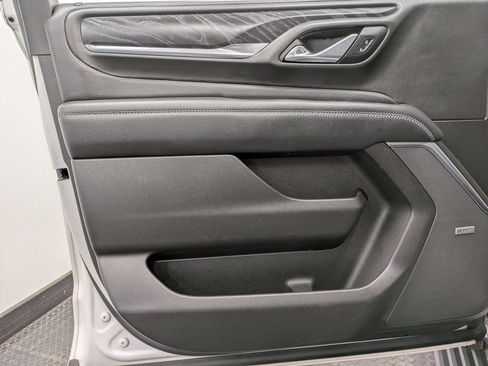 Used 2021 GMC Yukon Denali w/ Denali Premium Package image 8