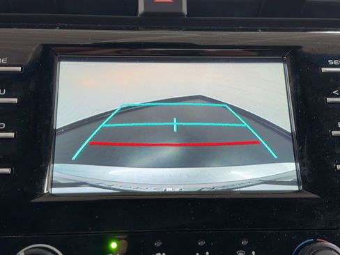 Used 2018 Toyota Camry LE image 23