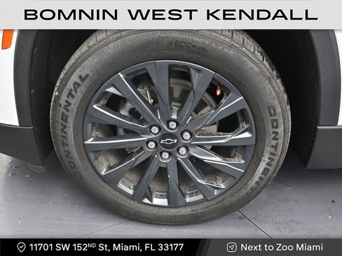 Used 2023 Chevrolet Traverse RS image 9