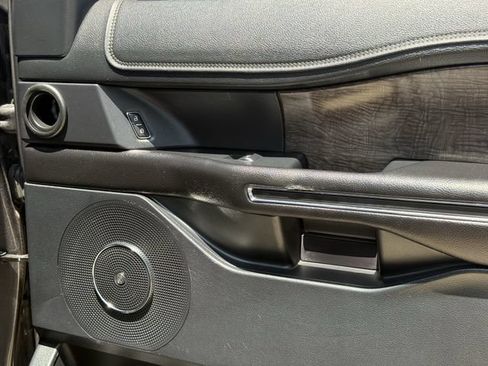 Used 2018 Ford Expedition Limited w/ Equipment Group 302A RWD image 29