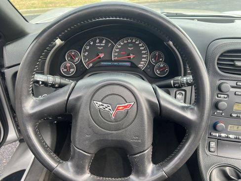 Used 2005 Chevrolet Corvette Convertible w/ Preferred Equipment Group image 8