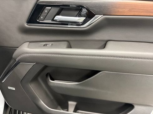 New 2026 GMC Yukon XL Denali w/ Denali Reserve Package AWD/4WD image 9