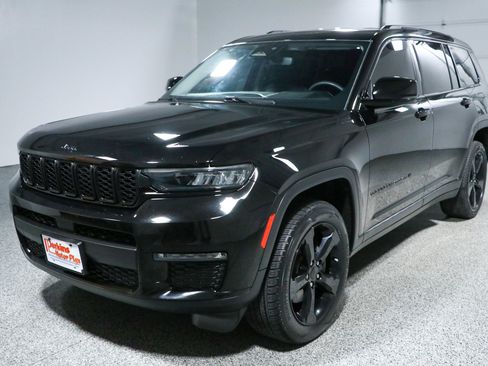 Used 2023 Jeep Grand Cherokee L Limited w/ Black Appearance Package AWD/4WD image 32
