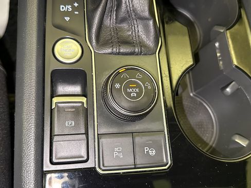 Used 2021 Volkswagen Atlas SEL Premium w/ MDO Package (Bench Seat) AWD/4WD image 31