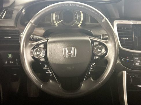 Used 2017 Honda Accord Touring image 13