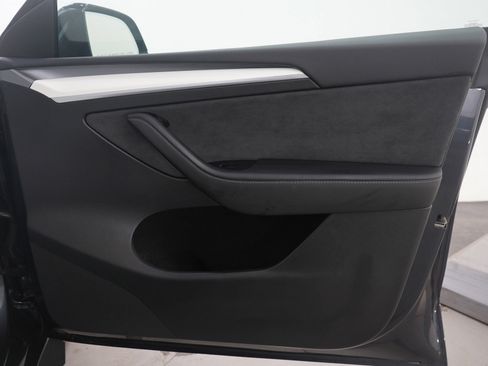 Used 2025 Tesla Model Y Long Range image 12