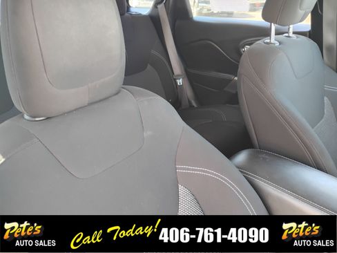 Used 2019 Jeep Cherokee Latitude w/ Popular Appearance Group AWD/4WD image 21