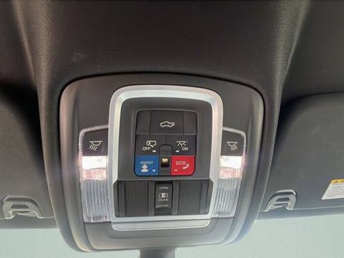 Used 2019 RAM 1500 Laramie AWD/4WD image 18