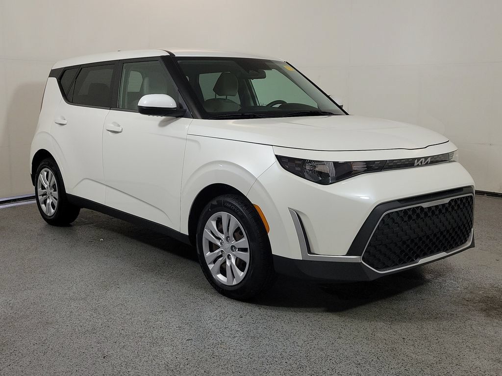 Used 2023 Kia Soul LX FWD image 1