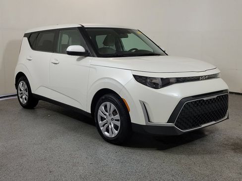 Used 2023 Kia Soul LX FWD image 1