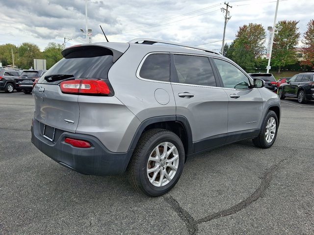 Used 2016 Jeep Cherokee Latitude AWD/4WD image 8