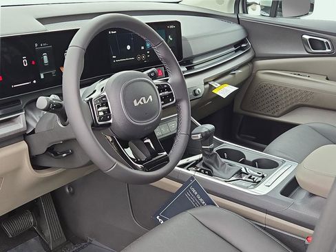 New 2026 Kia Carnival EX image 17