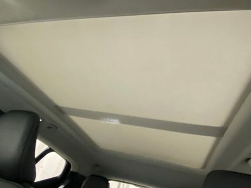 Used 2025 Volvo XC40 B5 Core image 29