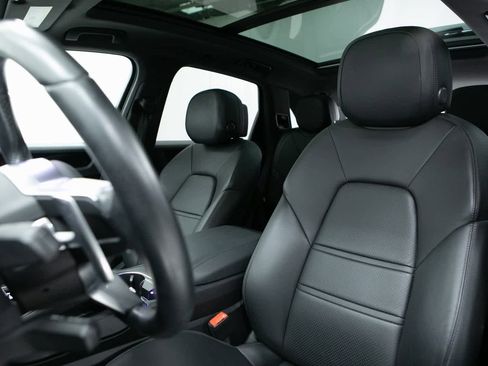 Certified 2022 Porsche Cayenne image 5