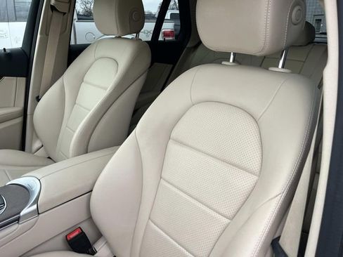 Used 2021 Mercedes-Benz GLC 300 GLC 300 image 32