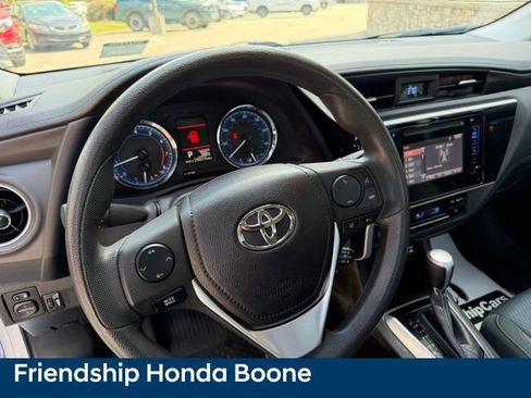 Used 2018 Toyota Corolla LE FWD image 19