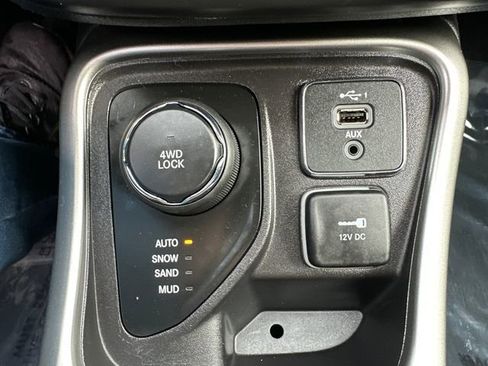 Used 2019 Jeep Compass Latitude w/ Popular Equipment Group AWD/4WD image 38