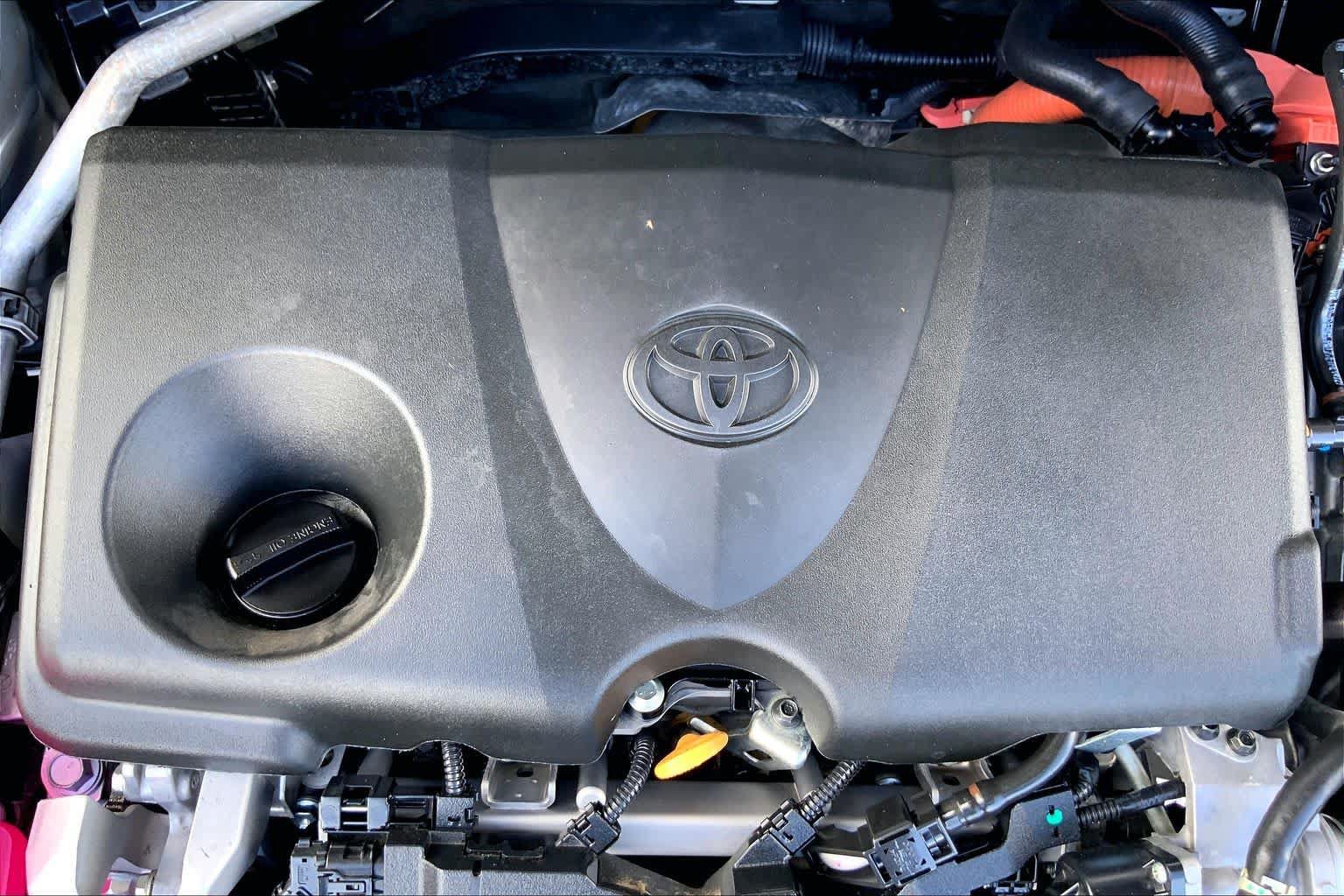 Used 2024 Toyota RAV4 XLE AWD/4WD image 32